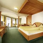 Smaragdhotel Tauernblick 4* Bramberg am Wildkogel
