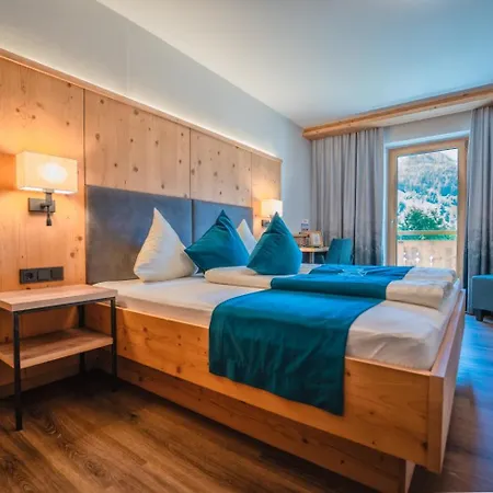 Smaragdhotel Tauernblick ホテル 4*