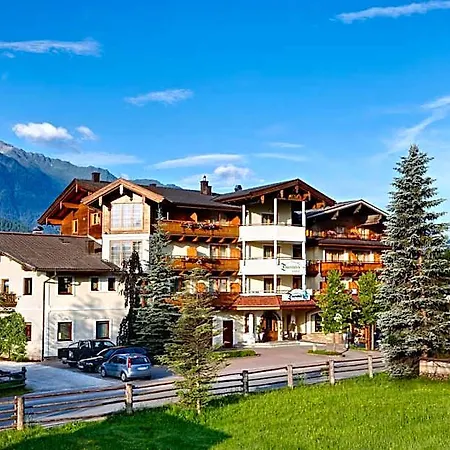 Smaragdhotel Tauernblick 4* Bramberg am Wildkogel
