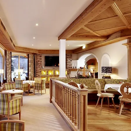 Smaragdhotel Tauernblick ホテル