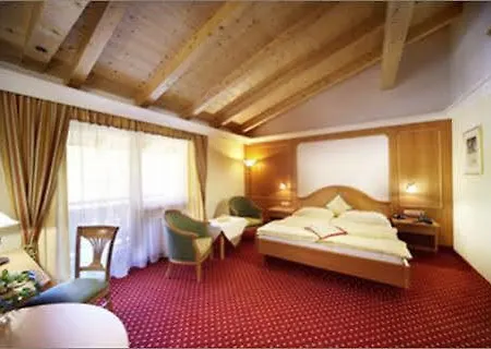 Smaragdhotel Tauernblick 4*