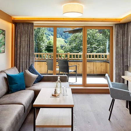 Smaragdhotel Tauernblick ホテル