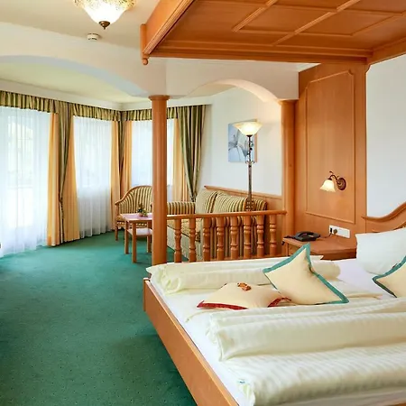 ホテル Smaragdhotel Tauernblick ブラームベルク・アム・ヴィルトコーゲル
